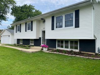 1244 Walnut Avenue, Hanover Park, IL 60133