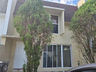 6252 Highland Ct, North Lauderdale, FL 33068