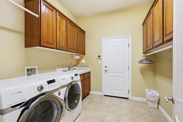 3811 Gibbons Park Way, Carmichael, CA 95608