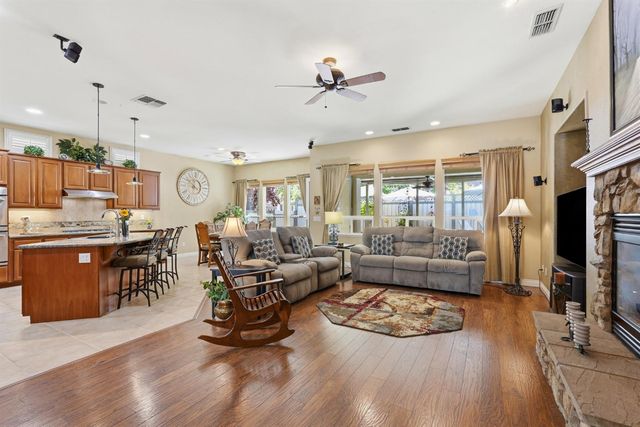3811 Gibbons Park Way, Carmichael, CA 95608