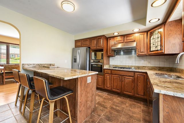 111 Cabin Ln, O'hara, PA 15238