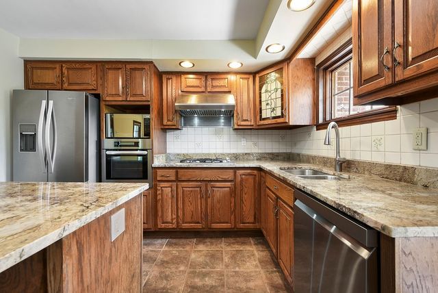 111 Cabin Ln, O'hara, PA 15238