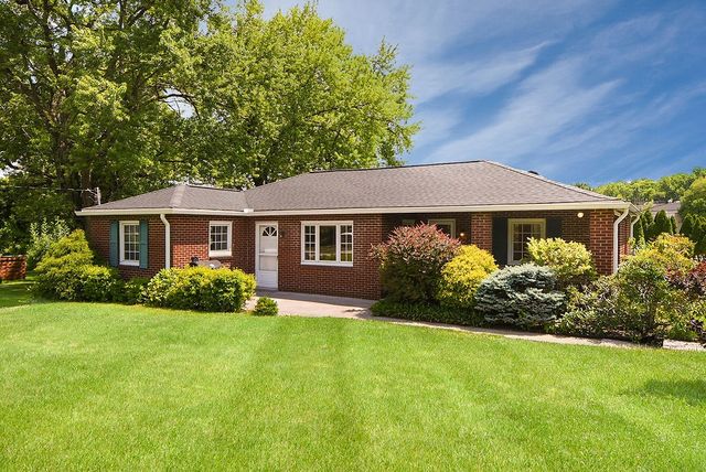 111 Cabin Ln, O'hara, PA 15238