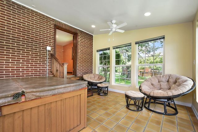 111 Cabin Ln, O'hara, PA 15238