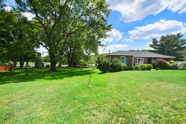 111 Cabin Ln, O'hara, PA 15238