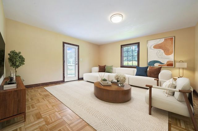 111 Cabin Ln, O'hara, PA 15238