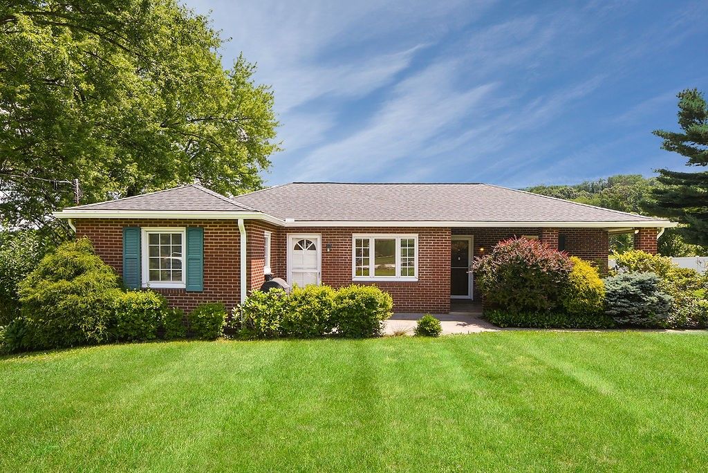 111 Cabin Ln, O'hara, PA 15238
