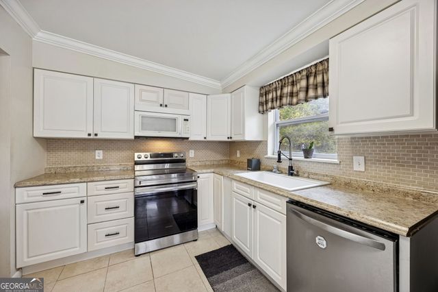 173 Fairway Oaks Drive, Brunswick, GA 31525