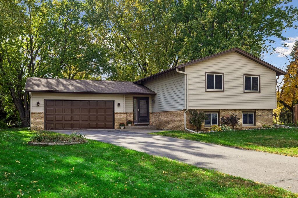 1080 Churchill Circle, Shoreview, MN 55126 — exterior
