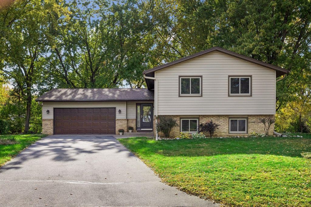 1080 Churchill Circle, Shoreview, MN 55126 — photo 2