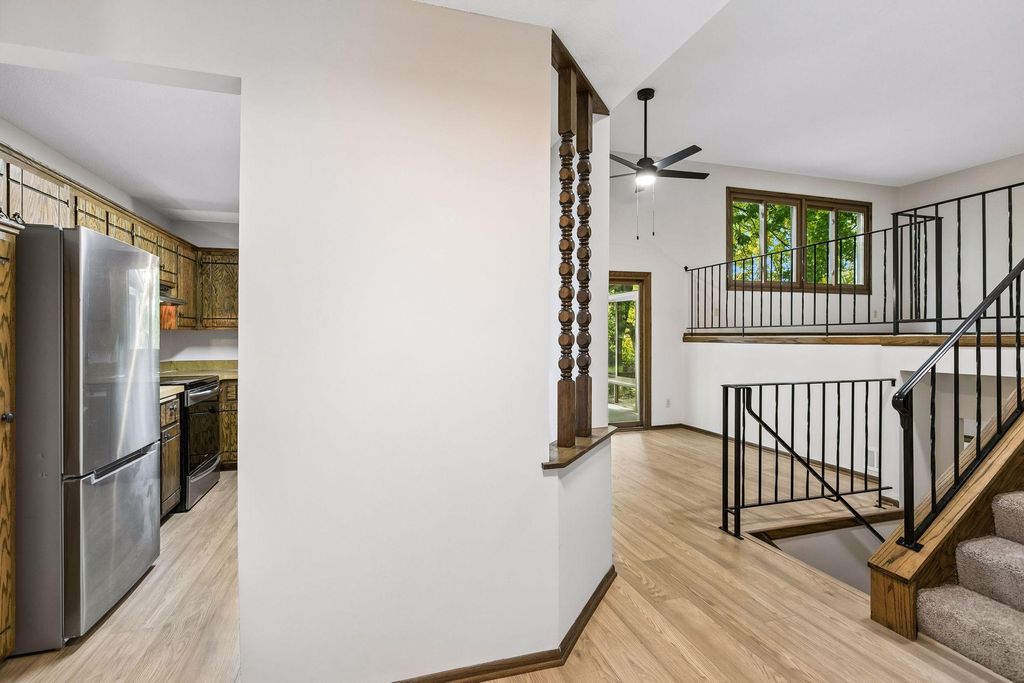 1080 Churchill Circle, Shoreview, MN 55126 — photo 4