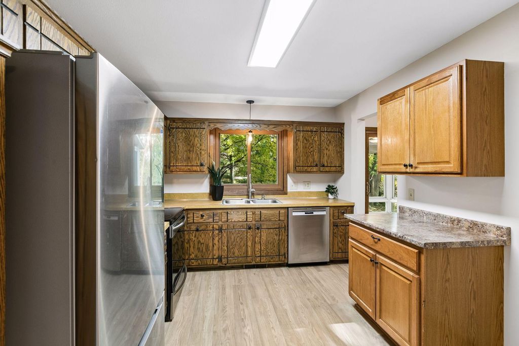 1080 Churchill Circle, Shoreview, MN 55126 — photo 5