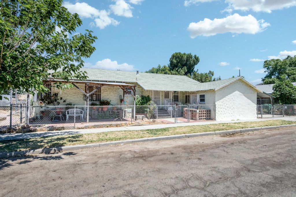 Image 1 of property listing at 2537 S 11th, Fresno, CA 93725