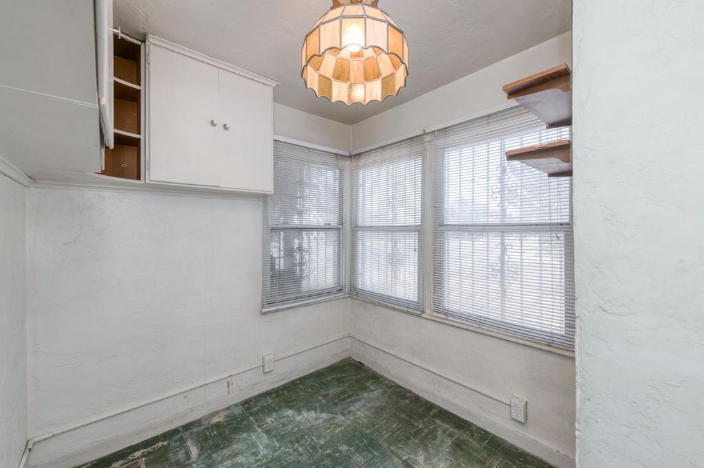 Image 10 of property listing at 2537 S 11th, Fresno, CA 93725