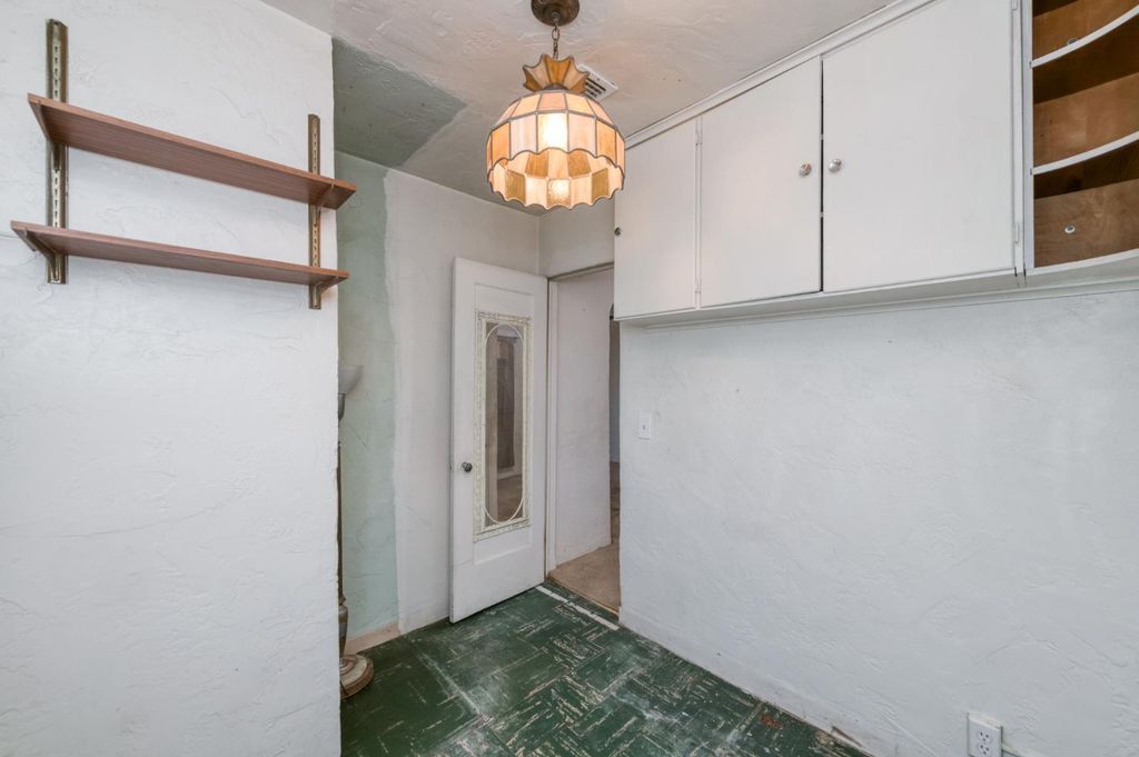 Image 11 of property listing at 2537 S 11th, Fresno, CA 93725