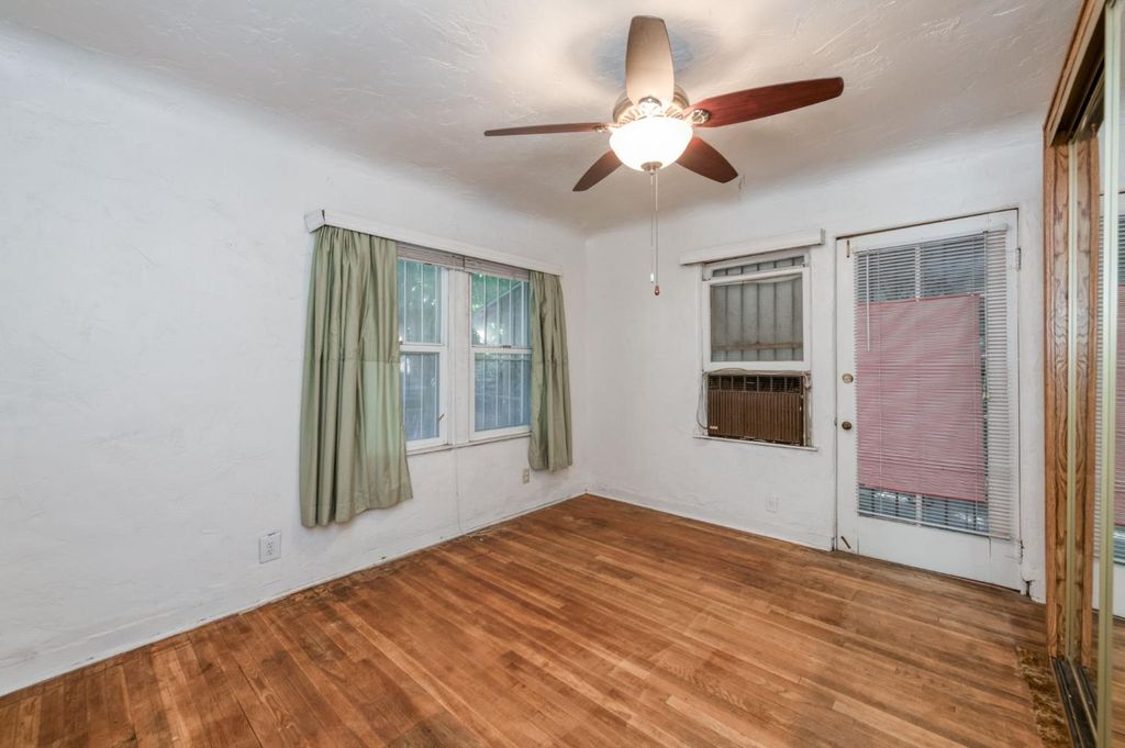 Image 14 of property listing at 2537 S 11th, Fresno, CA 93725