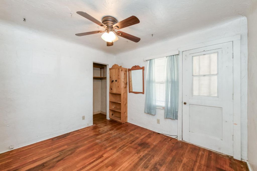 Image 15 of property listing at 2537 S 11th, Fresno, CA 93725