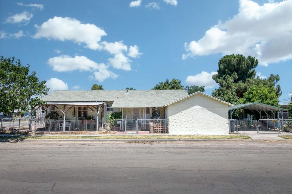 Image 2 of property listing at 2537 S 11th, Fresno, CA 93725