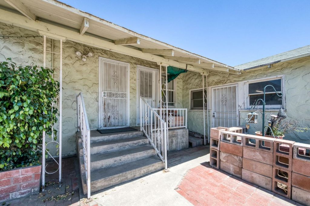 Image 5 of property listing at 2537 S 11th, Fresno, CA 93725