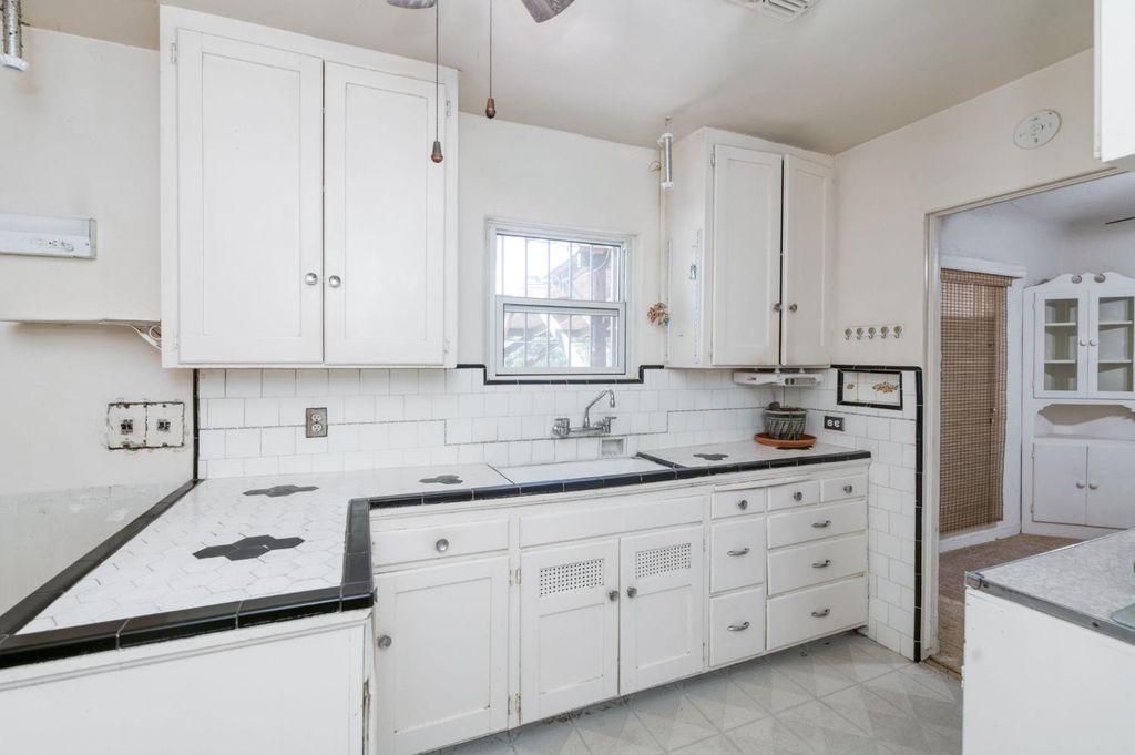 Image 6 of property listing at 2537 S 11th, Fresno, CA 93725