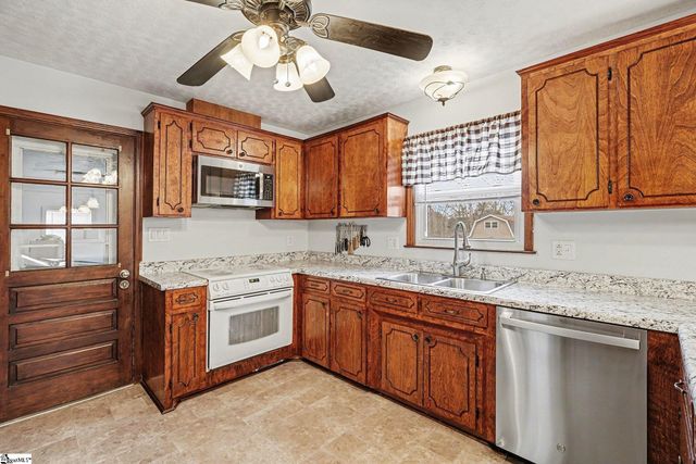 104 Owens Drive, Inman, SC 29349