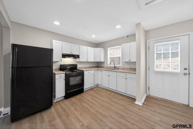 2010 Jackson Street, Bellevue, NE 68005