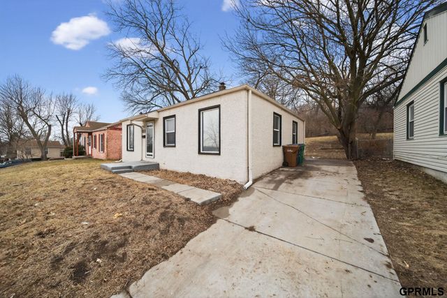 2010 Jackson Street, Bellevue, NE 68005