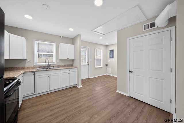 2010 Jackson Street, Bellevue, NE 68005