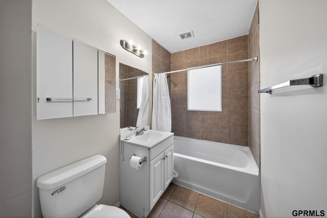 2010 Jackson Street, Bellevue, NE 68005