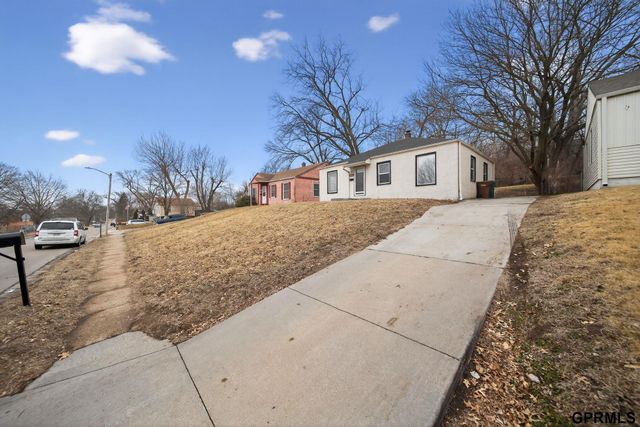 2010 Jackson Street, Bellevue, NE 68005