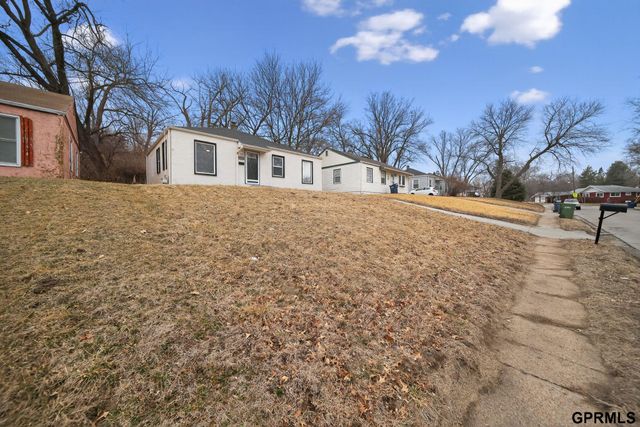 2010 Jackson Street, Bellevue, NE 68005