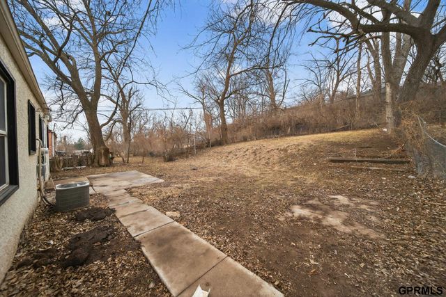 2010 Jackson Street, Bellevue, NE 68005