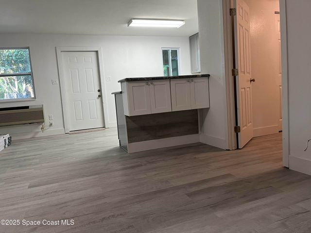 891 Hartsdale Avenue SW, Palm Bay, FL 32908