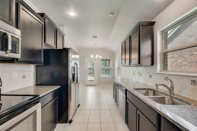 8829 Deadwood Lane, Aubrey, TX 76227