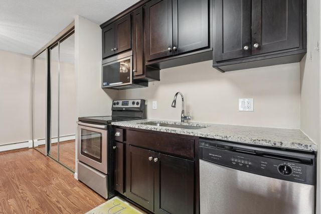 4110 Rahn Road 115, Eagan, MN 55122