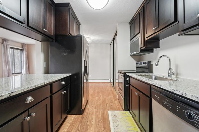 4110 Rahn Road 115, Eagan, MN 55122