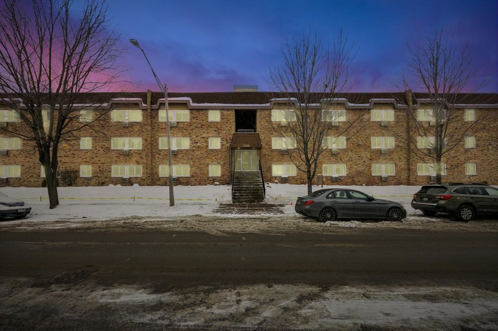 2616 Harriet Avenue 312, Minneapolis, MN 55408