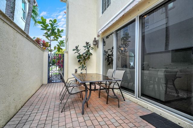 78 Stoney Drive, Palm Beach Gardens, FL 33410