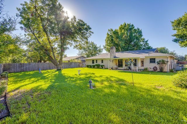 1512 Lamplighter Lane, Edgecliff Village, TX 76134