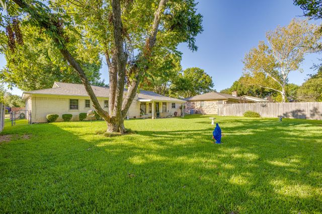 1512 Lamplighter Lane, Edgecliff Village, TX 76134