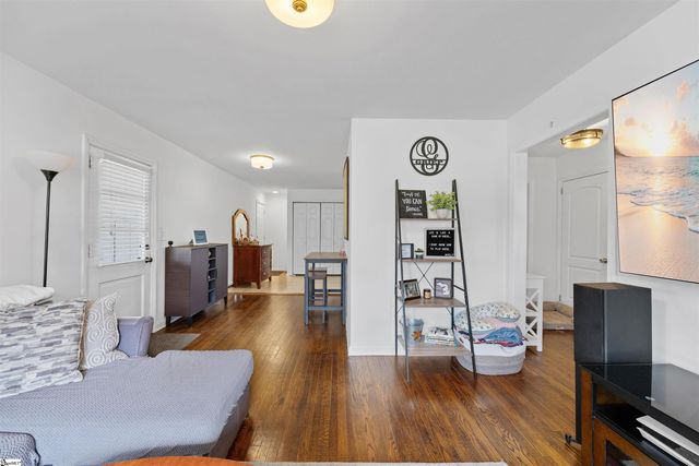 16 Sir Abbott Street, Greenville, SC 29607