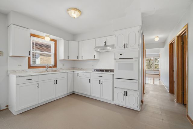 8645 W Summerdale Avenue 3, Chicago, IL 60656