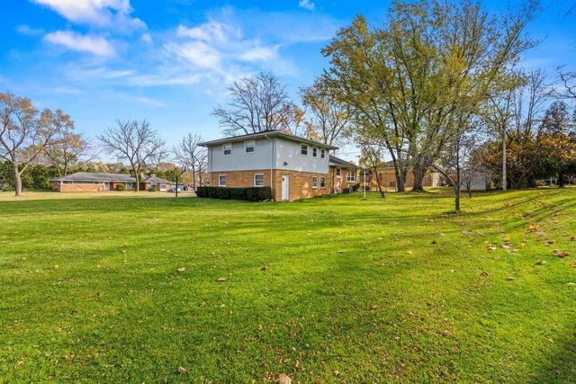 3465 Wilshire ROAD, Brookfield, WI 53045