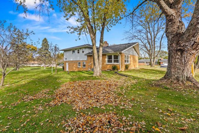 3465 Wilshire ROAD, Brookfield, WI 53045