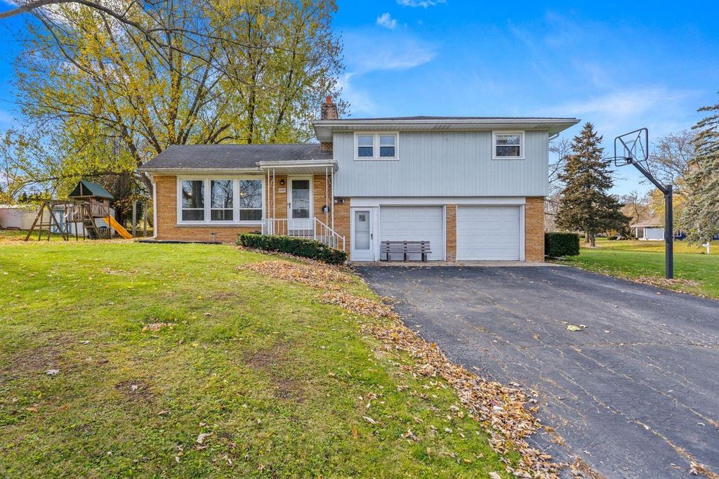 3465 Wilshire ROAD, Brookfield, WI 53045