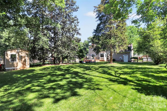 4007 Meadowridge Drive, Charlotte, NC 28226