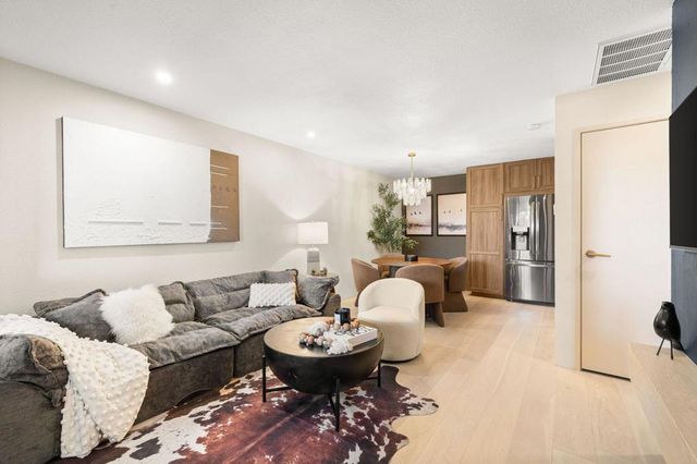 2857 N Los Felices Road 210, Palm Springs, CA 92262