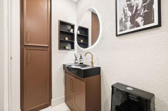 2857 N Los Felices Road 210, Palm Springs, CA 92262