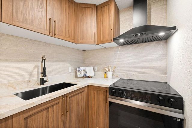 2857 N Los Felices Road 210, Palm Springs, CA 92262