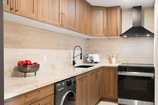 2857 N Los Felices Road 210, Palm Springs, CA 92262